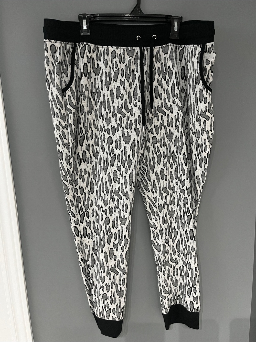 3/$15 cleo Black and White Leopard Print Jogger Pants